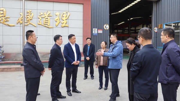 章丘区委副书记、区长黄凯东一行莅临济南章力机械视察指导 - 济南章力机械有限公司