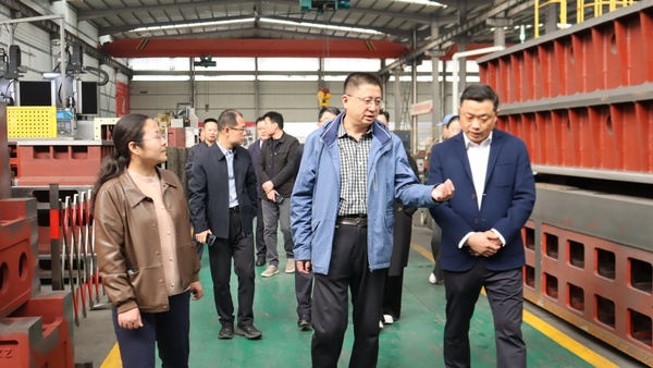 章丘区委副书记、区长黄凯东一行莅临济南章力机械视察指导 - 济南章力机械有限公司
